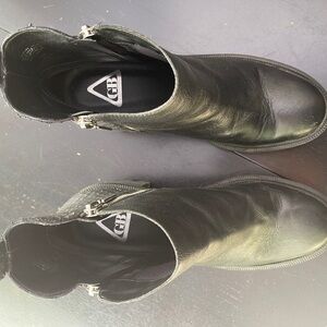 Size 9 Gianni Bini boots